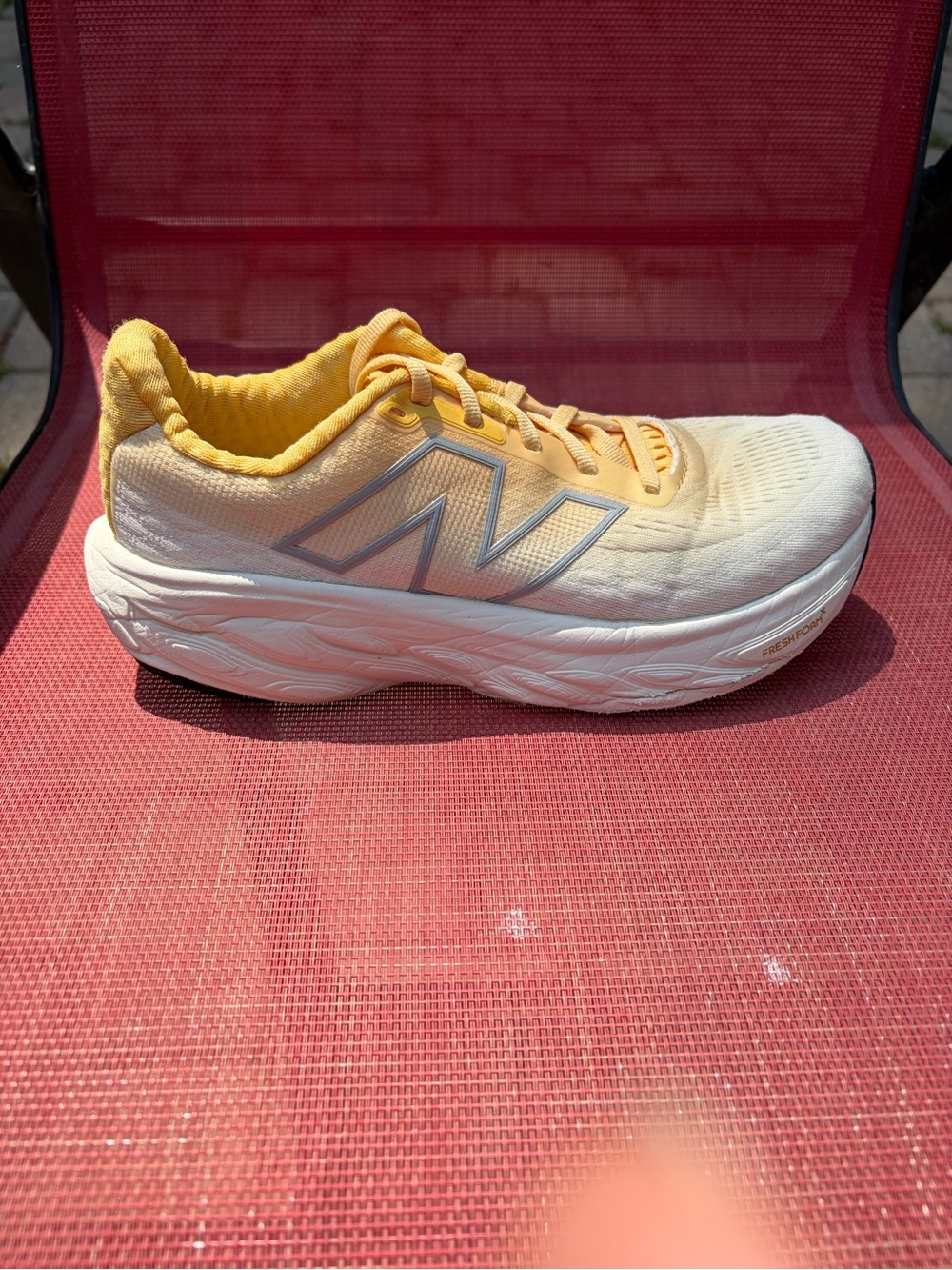 New Balance 1080V14 Sz 6.5Yellow and White Gradient Trainer